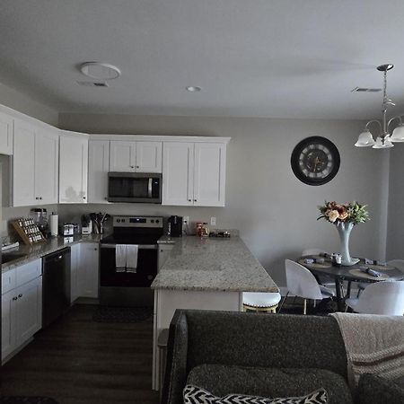 Gorgeous 3 Bedroom Home With Cable Tv In All Rooms & Free Wi-Fi Concord Exterior foto