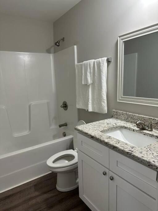 Gorgeous 3 Bedroom Home With Cable Tv In All Rooms & Free Wi-Fi Concord Exterior foto