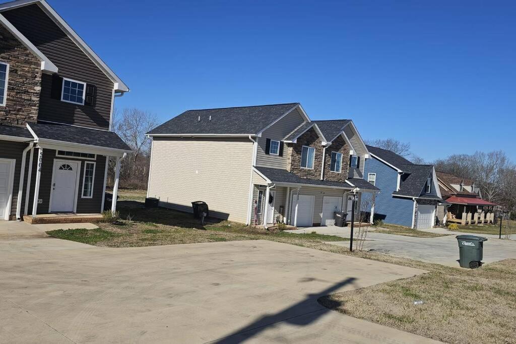 Gorgeous 3 Bedroom Home With Cable Tv In All Rooms & Free Wi-Fi Concord Exterior foto