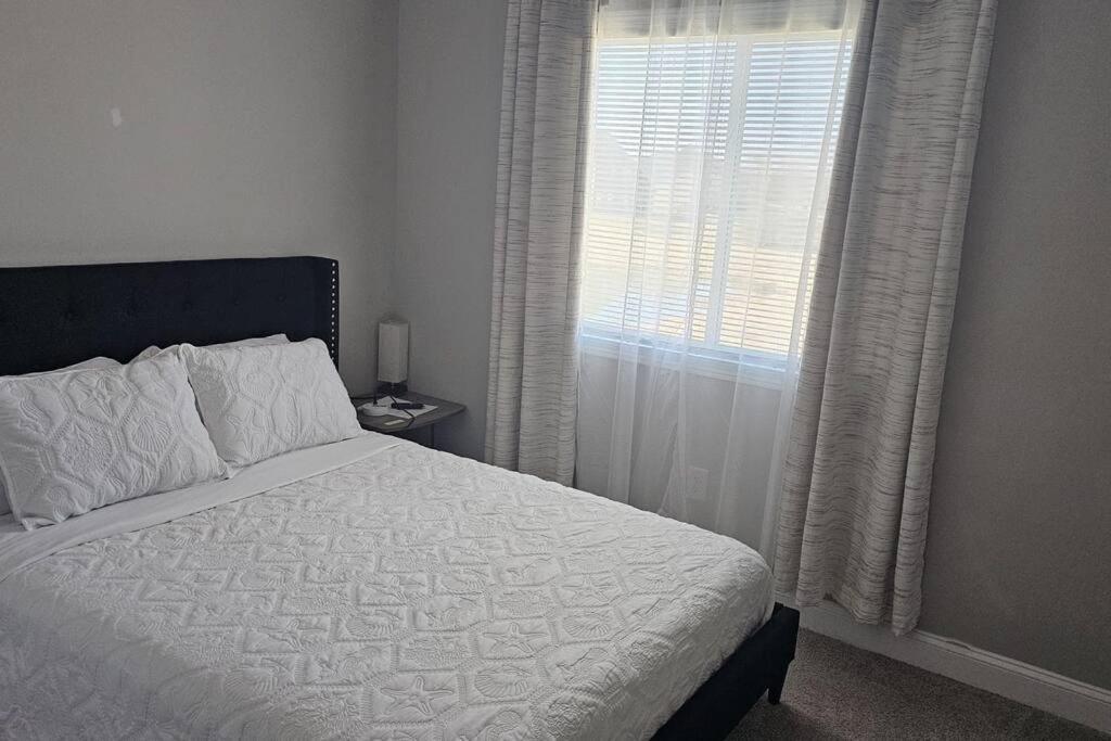 Gorgeous 3 Bedroom Home With Cable Tv In All Rooms & Free Wi-Fi Concord Exterior foto